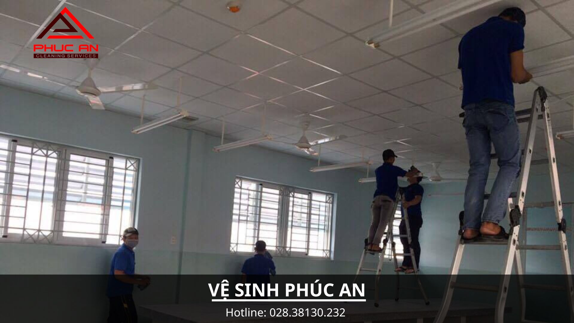 cach-lau-tran-nhua-sach-bong