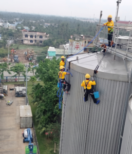 đu dây dọn vệ sinh